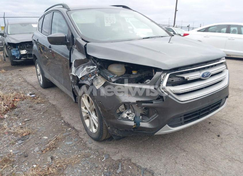 Photo 6 of 2019 Ford Escape SE (VIN 1FMCU9GD0KUB54973)