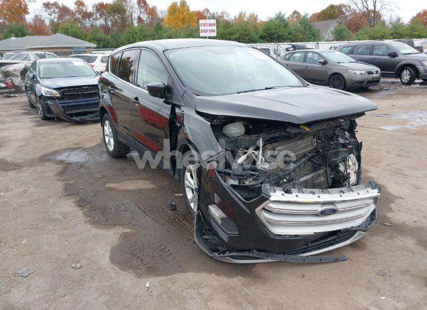 2019 Ford Escape SE (VIN 1FMCU9GD0KUC13794) main photo