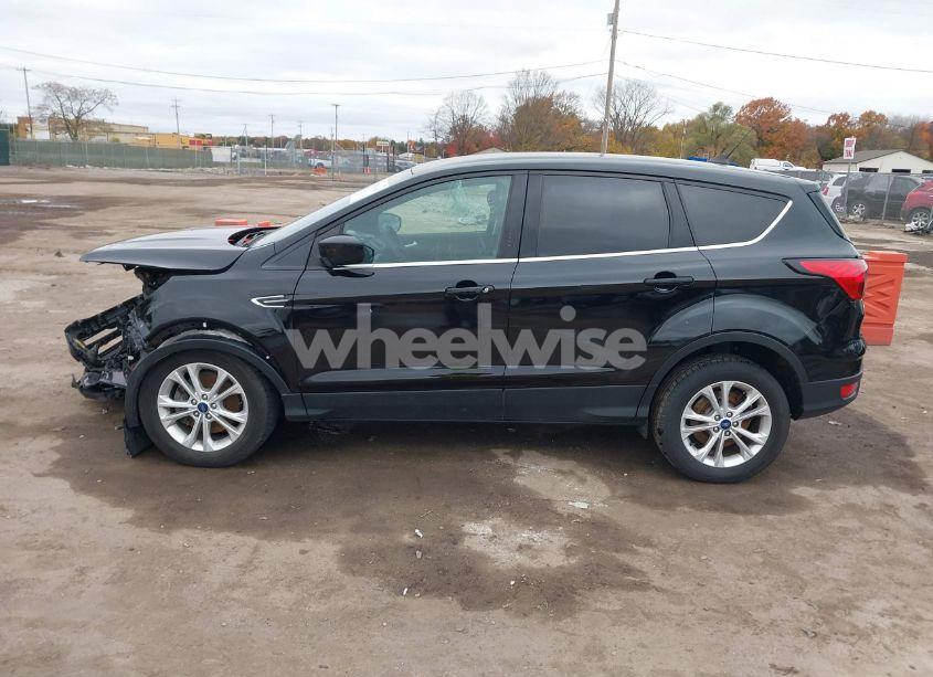 Photo 14 of 2019 Ford Escape SE (VIN 1FMCU9GD0KUC13794)