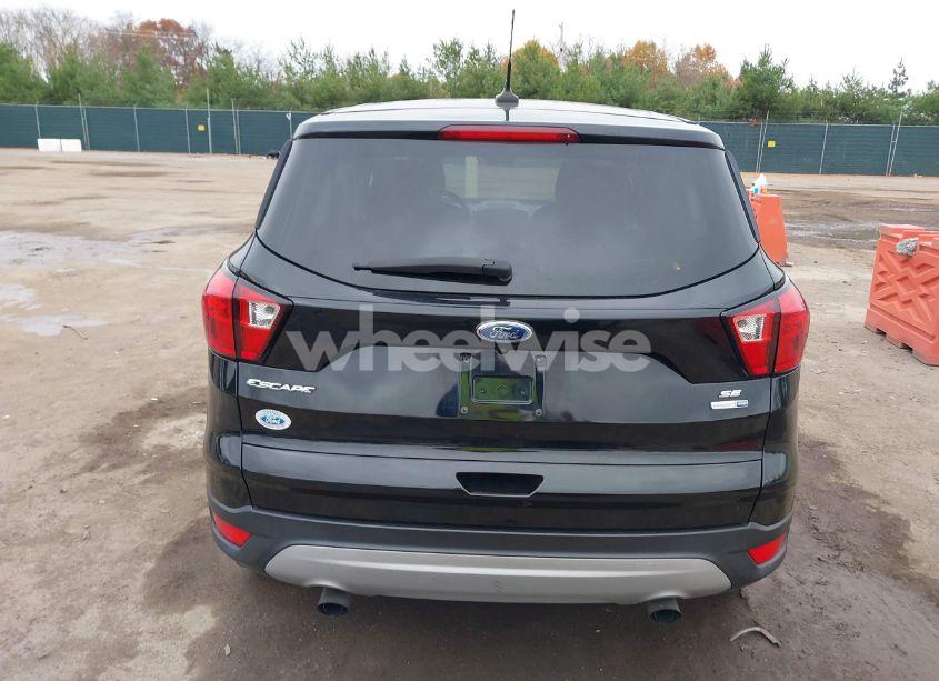 Photo 16 of 2019 Ford Escape SE (VIN 1FMCU9GD0KUC13794)
