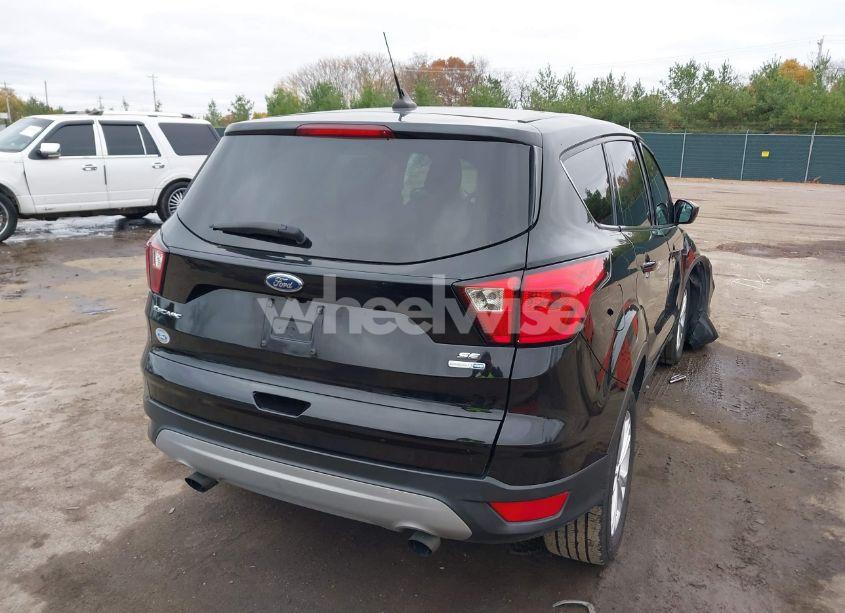 Photo 4 of 2019 Ford Escape SE (VIN 1FMCU9GD0KUC13794)