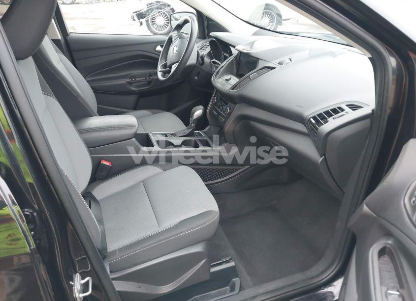 Photo 5 of 2019 Ford Escape SE (VIN 1FMCU9GD0KUC13794)