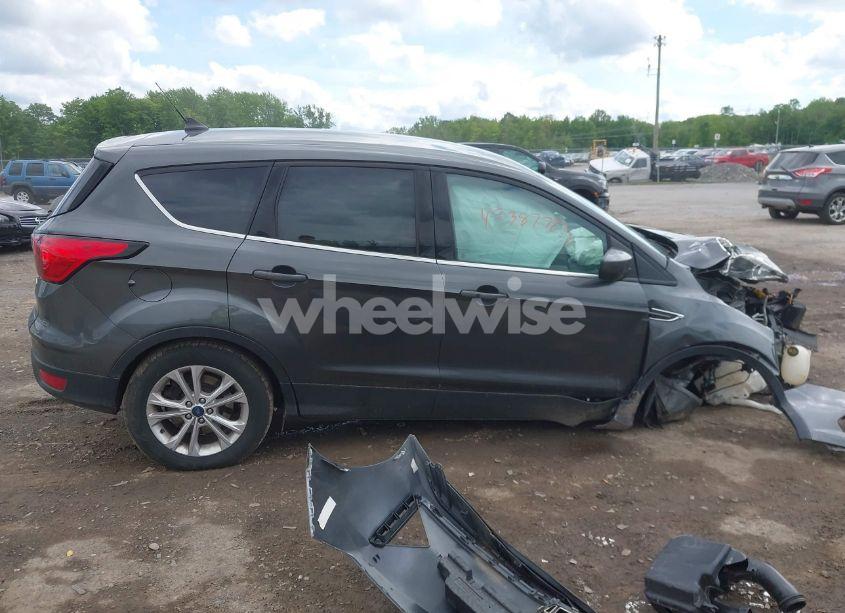 Photo 13 of 2019 Ford Escape SE (VIN 1FMCU9GD0KUC22429)