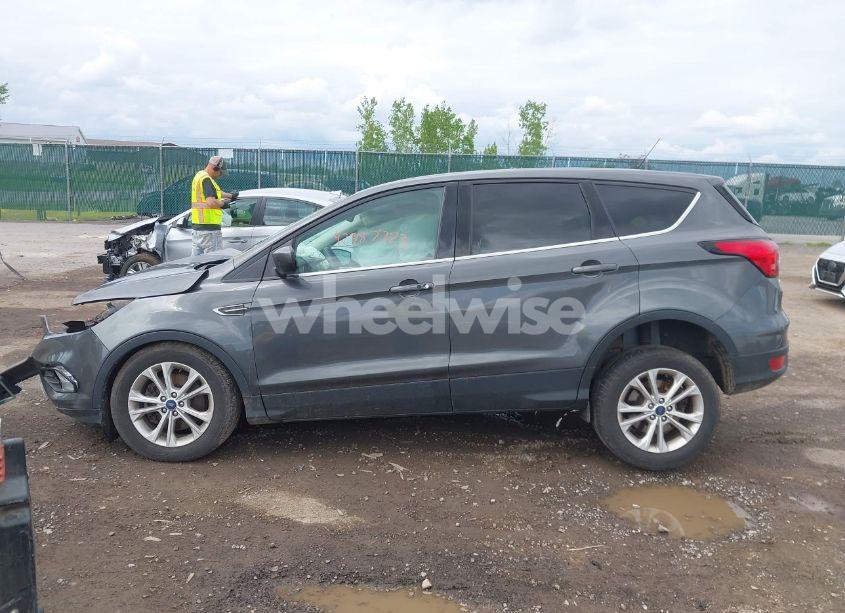 Photo 14 of 2019 Ford Escape SE (VIN 1FMCU9GD0KUC22429)