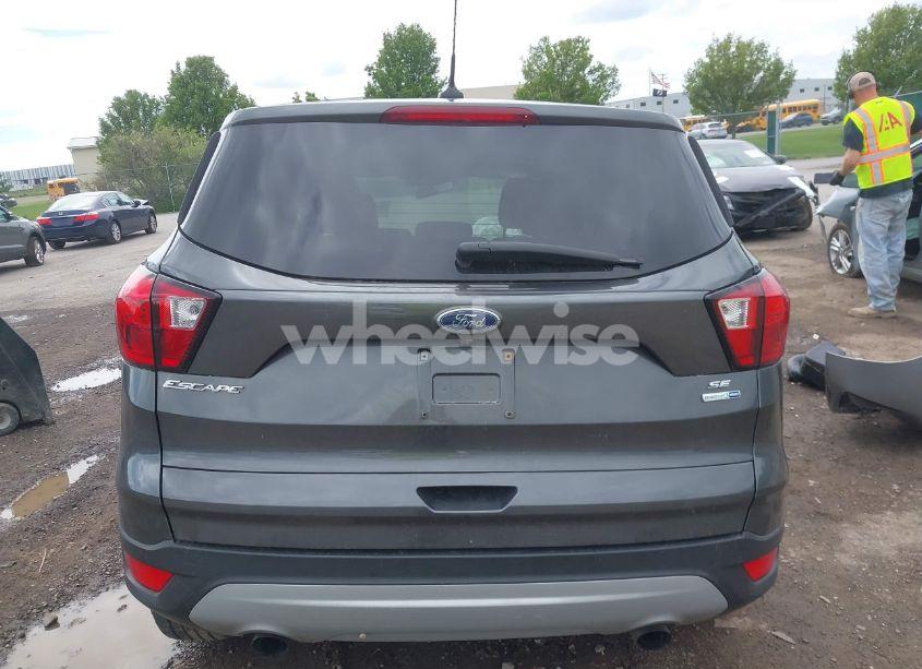 Photo 16 of 2019 Ford Escape SE (VIN 1FMCU9GD0KUC22429)