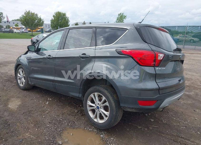 Photo 3 of 2019 Ford Escape SE (VIN 1FMCU9GD0KUC22429)