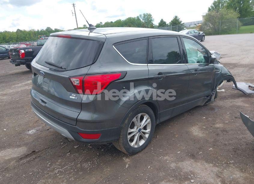 Photo 4 of 2019 Ford Escape SE (VIN 1FMCU9GD0KUC22429)