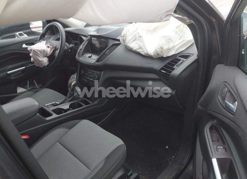 Photo 5 of 2019 Ford Escape SE (VIN 1FMCU9GD0KUC22429)