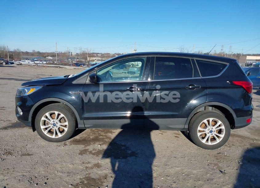 Photo 13 of 2019 Ford Escape SE (VIN 1FMCU9GD0KUC54569)