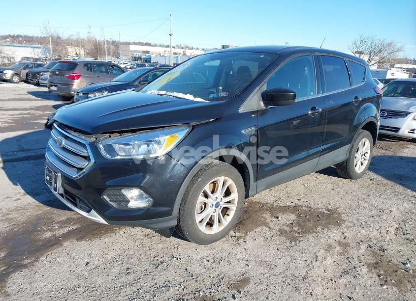 Photo 2 of 2019 Ford Escape SE (VIN 1FMCU9GD0KUC54569)