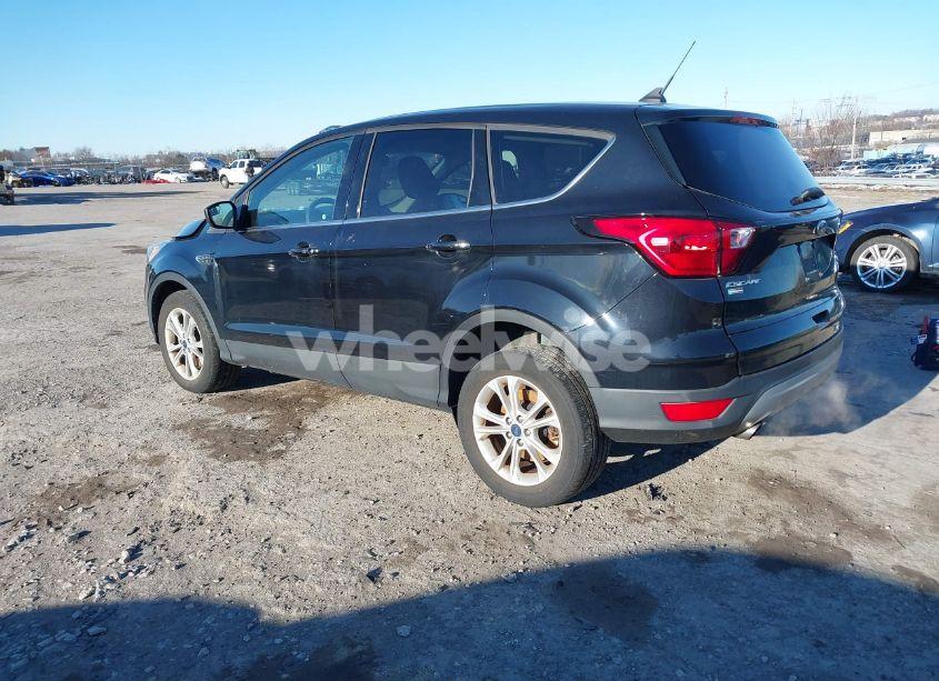 Photo 3 of 2019 Ford Escape SE (VIN 1FMCU9GD0KUC54569)