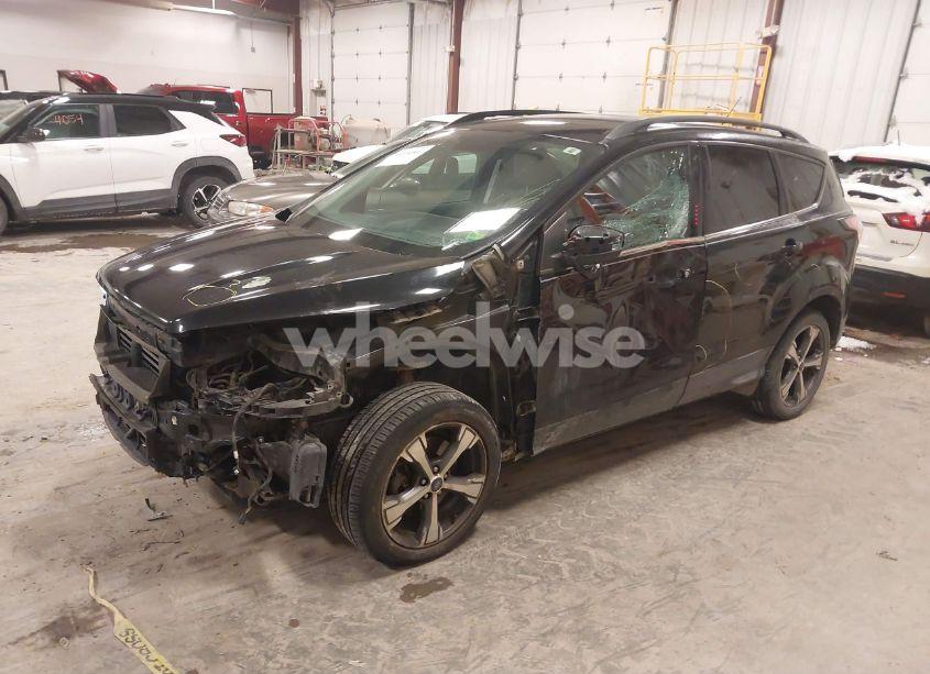 Photo 2 of 2017 Ford Escape SE (VIN 1FMCU9GD1HUA38304)