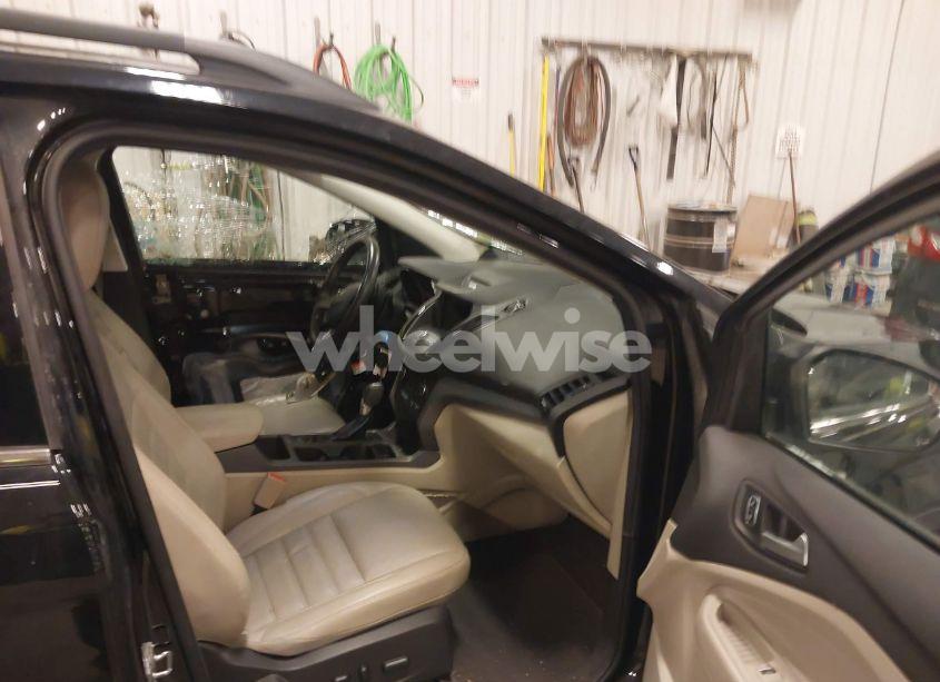 Photo 5 of 2017 Ford Escape SE (VIN 1FMCU9GD1HUA38304)