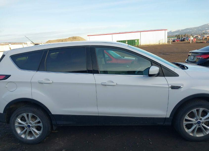 Photo 13 of 2017 Ford Escape SE (VIN 1FMCU9GD1HUA39873)