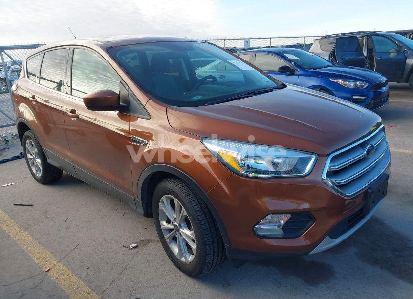 2017 Ford Escape SE (VIN 1FMCU9GD1HUB98375) main photo