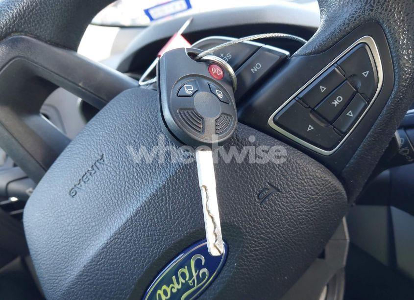 Photo 11 of 2017 Ford Escape SE (VIN 1FMCU9GD1HUB98375)