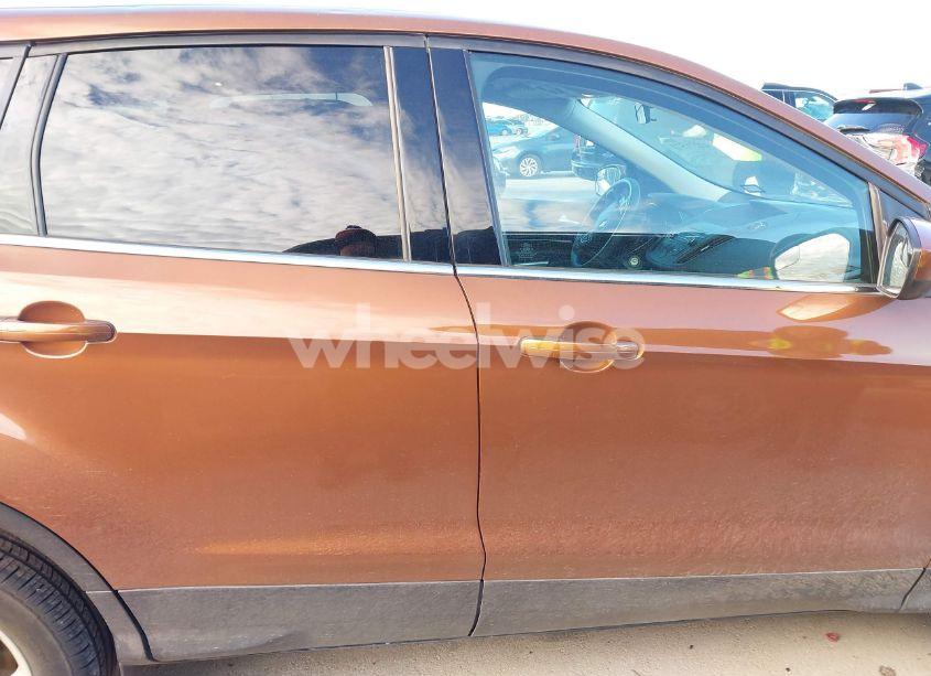 Photo 13 of 2017 Ford Escape SE (VIN 1FMCU9GD1HUB98375)