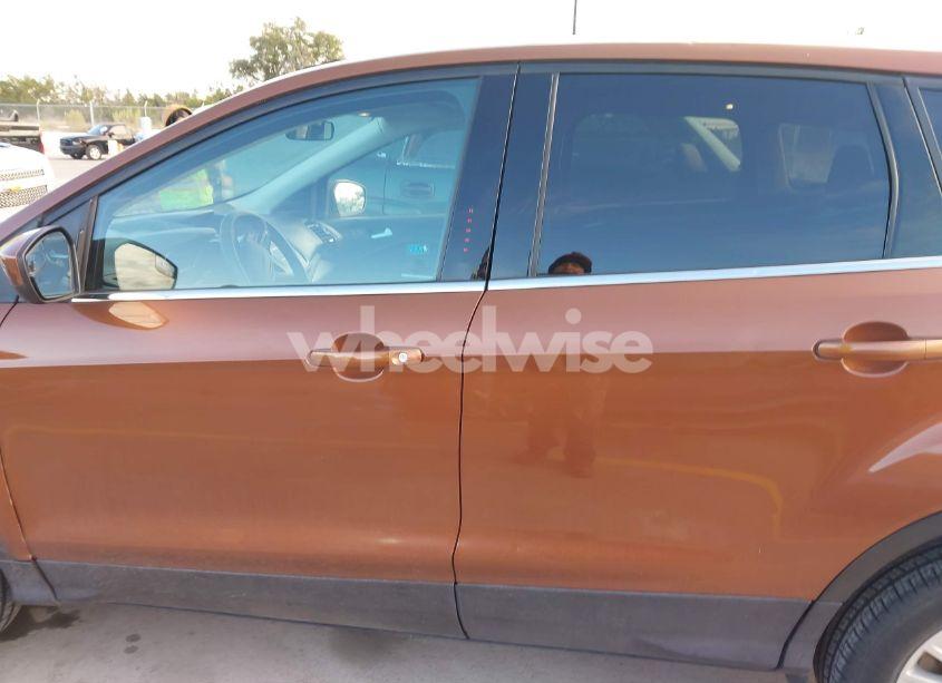 Photo 14 of 2017 Ford Escape SE (VIN 1FMCU9GD1HUB98375)