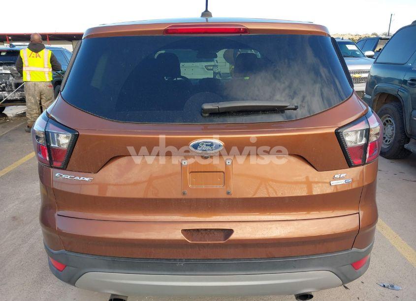 Photo 16 of 2017 Ford Escape SE (VIN 1FMCU9GD1HUB98375)