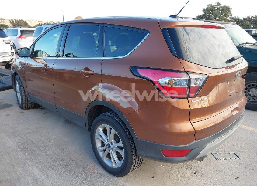 Photo 3 of 2017 Ford Escape SE (VIN 1FMCU9GD1HUB98375)