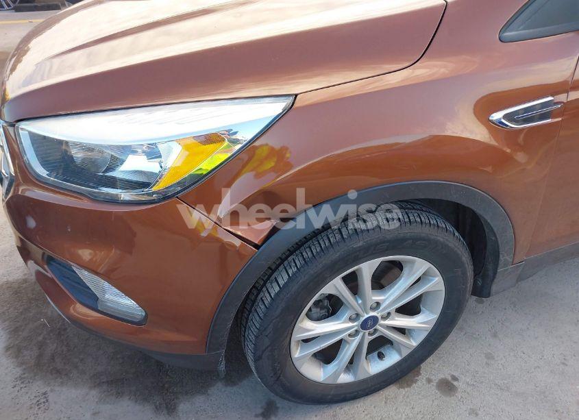 Photo 6 of 2017 Ford Escape SE (VIN 1FMCU9GD1HUB98375)