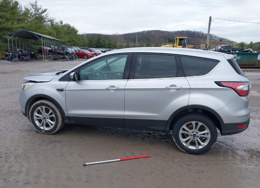 Photo 15 of 2017 Ford Escape SE (VIN 1FMCU9GD1HUC06104)