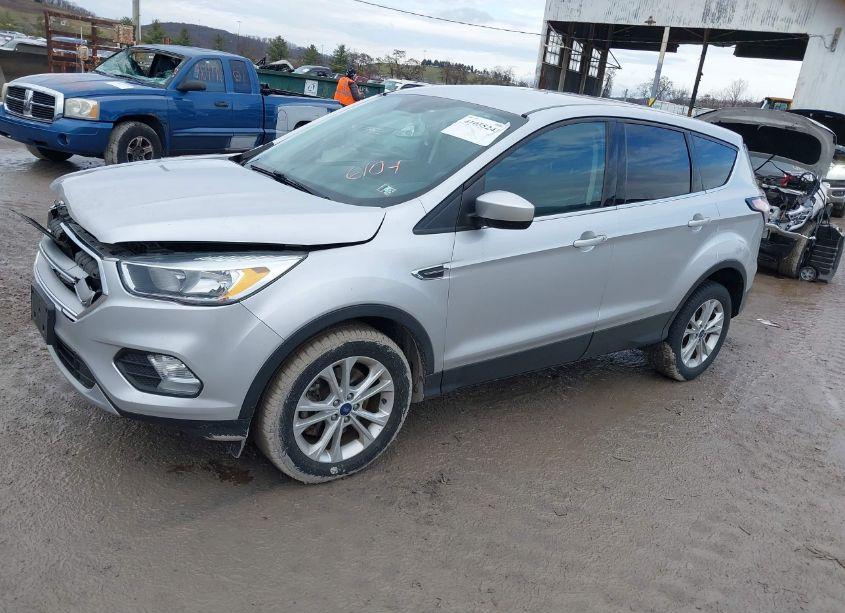 Photo 2 of 2017 Ford Escape SE (VIN 1FMCU9GD1HUC06104)