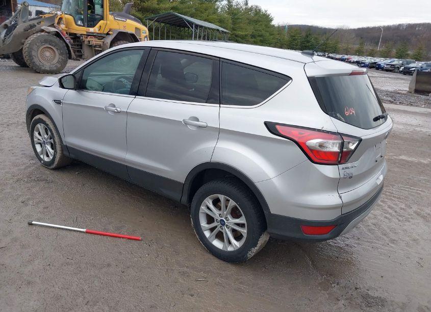 Photo 3 of 2017 Ford Escape SE (VIN 1FMCU9GD1HUC06104)