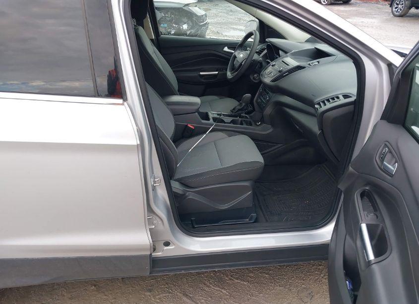 Photo 5 of 2017 Ford Escape SE (VIN 1FMCU9GD1HUC06104)