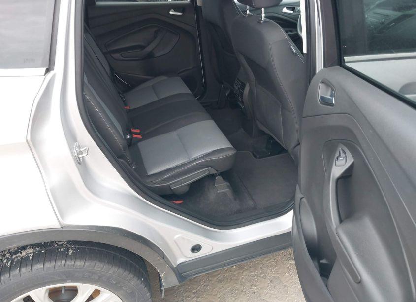 Photo 8 of 2017 Ford Escape SE (VIN 1FMCU9GD1HUC06104)