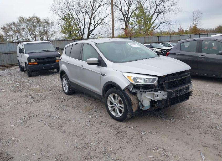 2017 Ford Escape SE (VIN 1FMCU9GD1HUC08936) main photo
