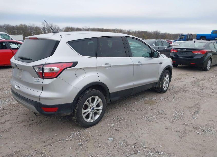 Photo 4 of 2017 Ford Escape SE (VIN 1FMCU9GD1HUC08936)