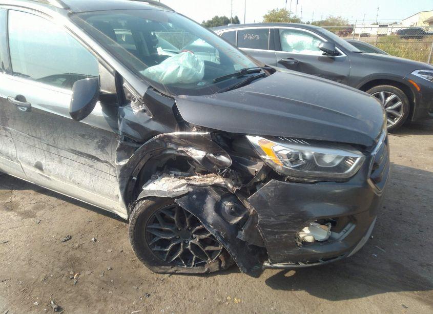 Photo 6 of 2017 Ford Escape SE (VIN 1FMCU9GD1HUC24070)