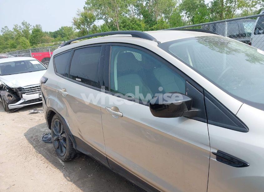 Photo 13 of 2017 Ford Escape SE (VIN 1FMCU9GD1HUC45792)