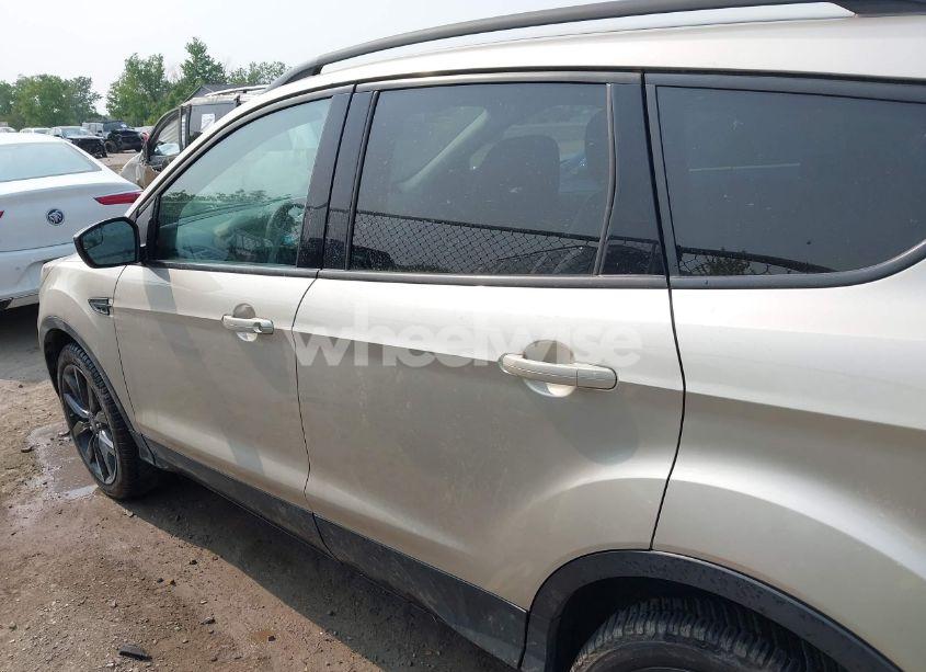 Photo 14 of 2017 Ford Escape SE (VIN 1FMCU9GD1HUC45792)