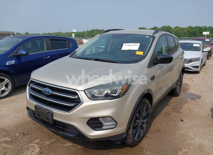 Photo 2 of 2017 Ford Escape SE (VIN 1FMCU9GD1HUC45792)