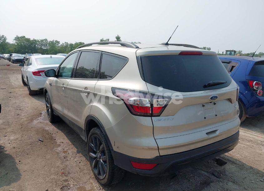 Photo 3 of 2017 Ford Escape SE (VIN 1FMCU9GD1HUC45792)