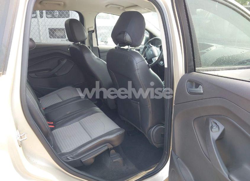 Photo 8 of 2017 Ford Escape SE (VIN 1FMCU9GD1HUC45792)