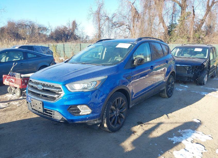 Photo 2 of 2017 Ford Escape SE (VIN 1FMCU9GD1HUC60826)