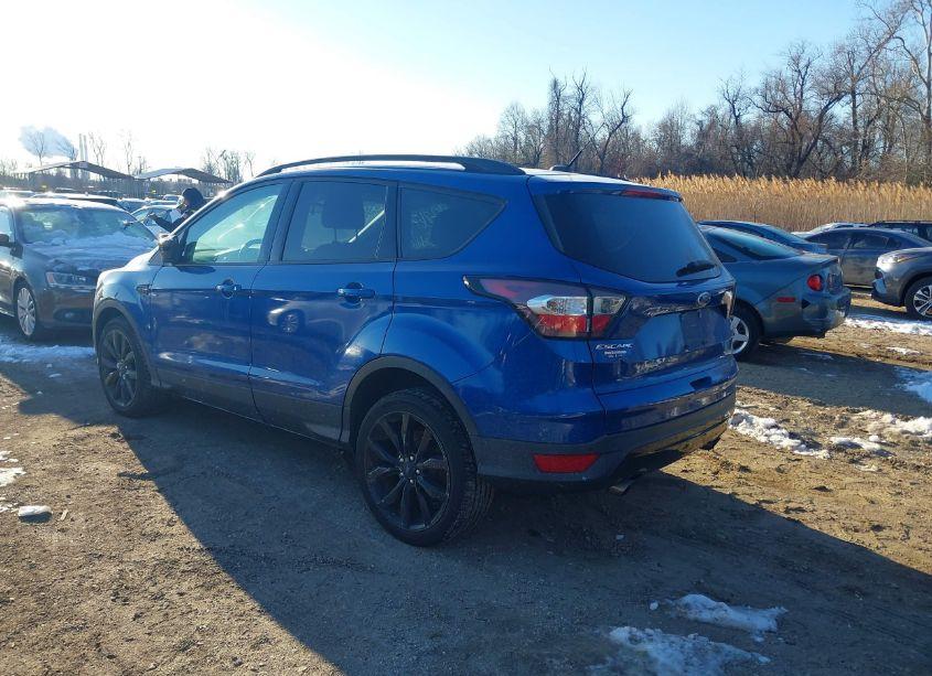 Photo 3 of 2017 Ford Escape SE (VIN 1FMCU9GD1HUC60826)