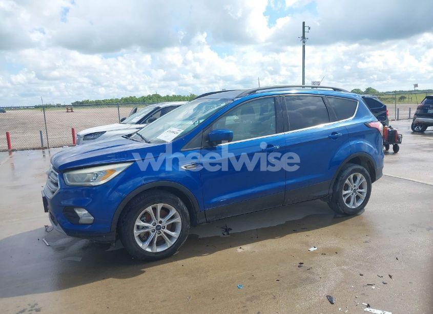 Photo 2 of 2017 Ford Escape SE (VIN 1FMCU9GD1HUC68196)