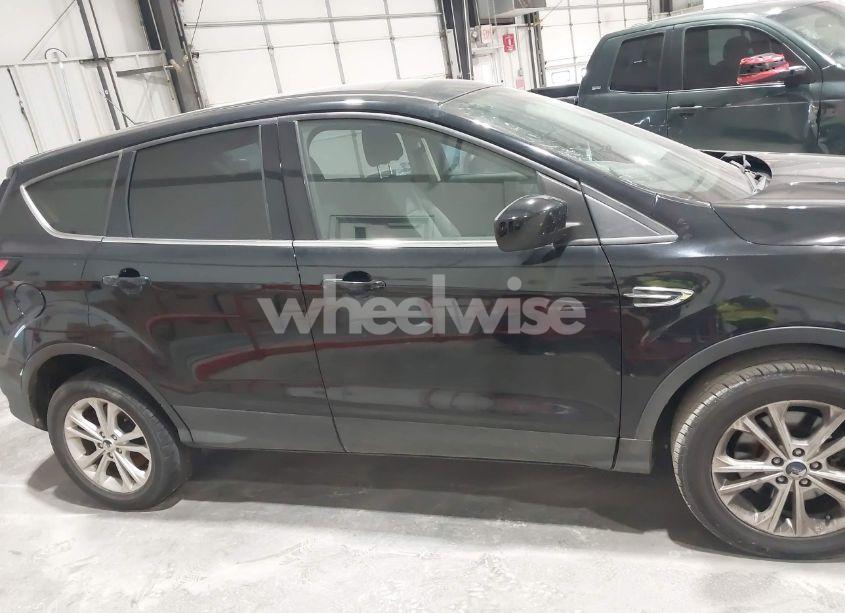 Photo 13 of 2017 Ford Escape SE (VIN 1FMCU9GD1HUC74810)