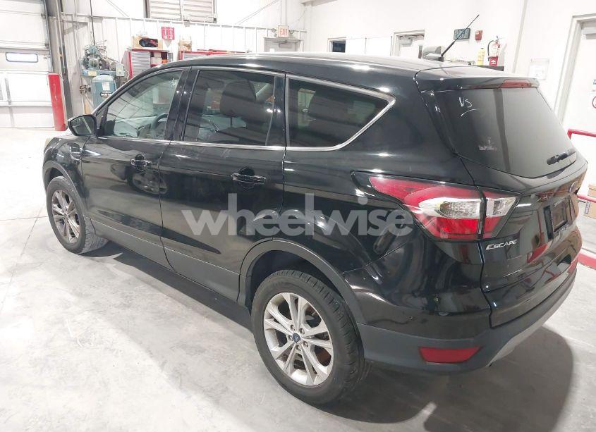 Photo 3 of 2017 Ford Escape SE (VIN 1FMCU9GD1HUC74810)