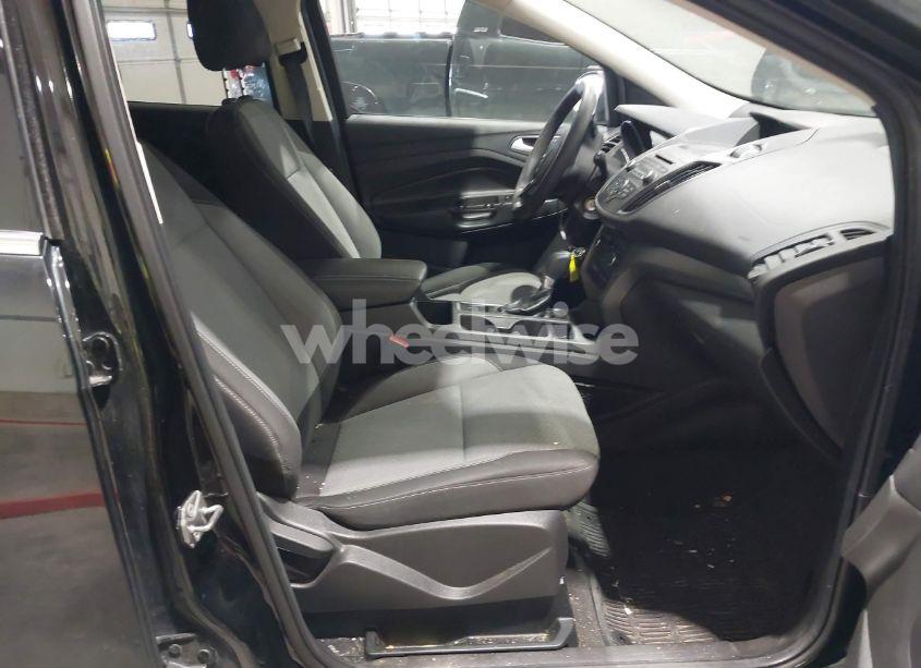 Photo 5 of 2017 Ford Escape SE (VIN 1FMCU9GD1HUC74810)