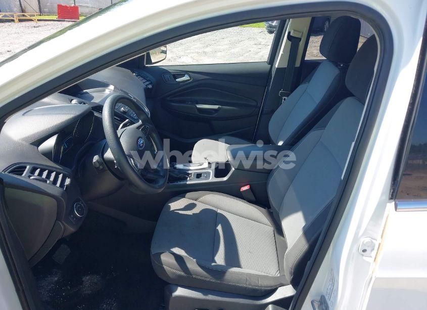 Photo 14 of 2017 Ford Escape SE (VIN 1FMCU9GD1HUC93888)