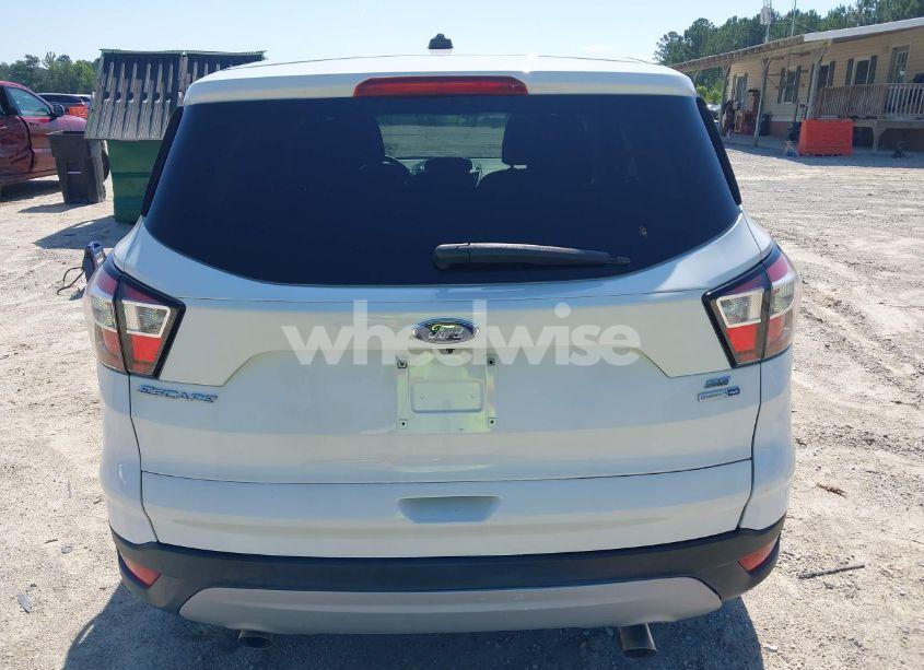Photo 16 of 2017 Ford Escape SE (VIN 1FMCU9GD1HUC93888)