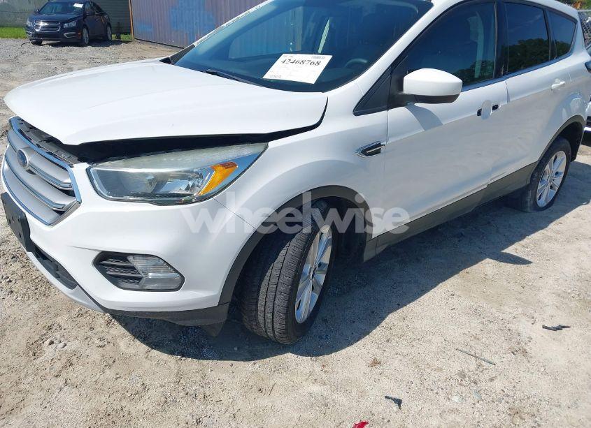 Photo 2 of 2017 Ford Escape SE (VIN 1FMCU9GD1HUC93888)