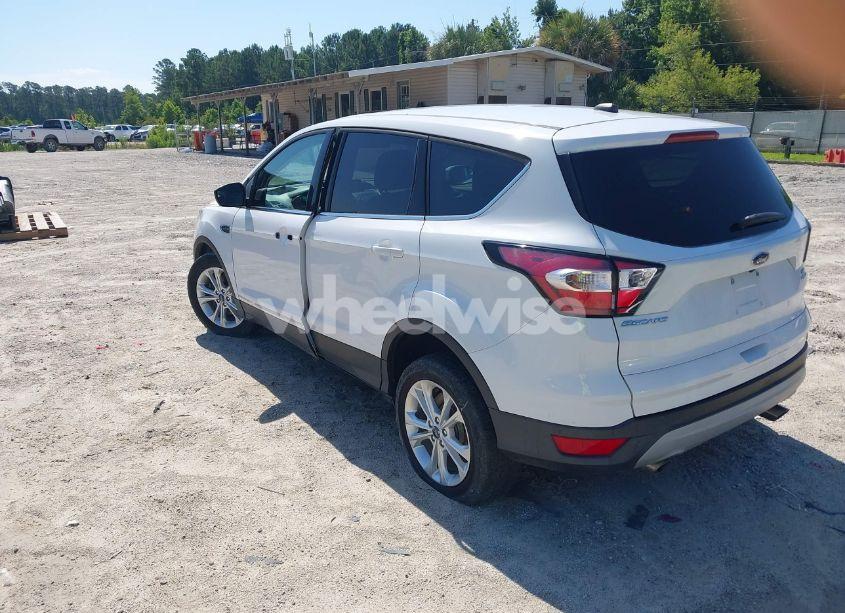 Photo 3 of 2017 Ford Escape SE (VIN 1FMCU9GD1HUC93888)