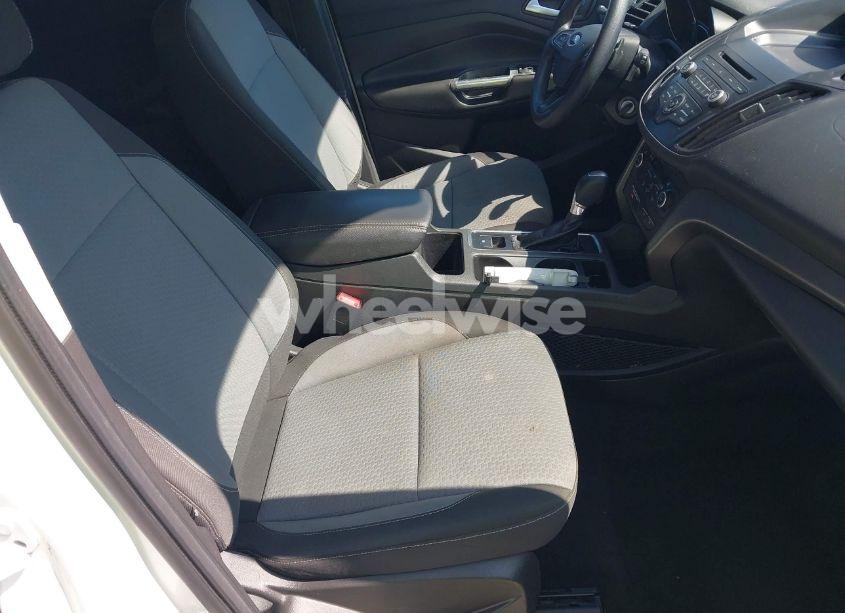 Photo 5 of 2017 Ford Escape SE (VIN 1FMCU9GD1HUC93888)