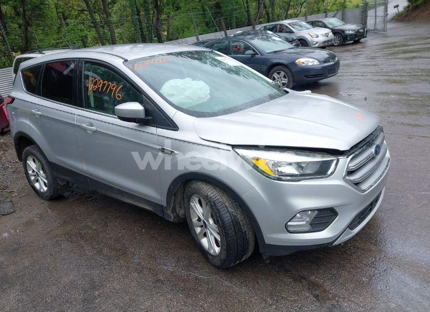 2017 Ford Escape SE (VIN 1FMCU9GD1HUD91691) main photo